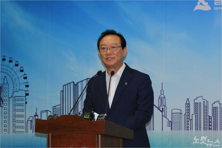 송철호 시장은 4일 시청 프레스센터에서 기자회견을 열고 시립미술관 공론화 결과와 향후 추진계획을 발표했다. (사진=이상록 기자)