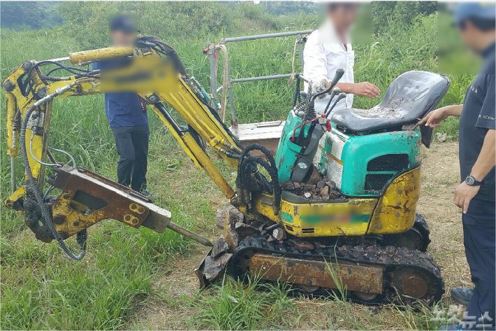 공주시 쌍신동 금강변에서 원상복구 작업을 하던 노동자가 숨졌다. (사진=대전고용노동청 제공)