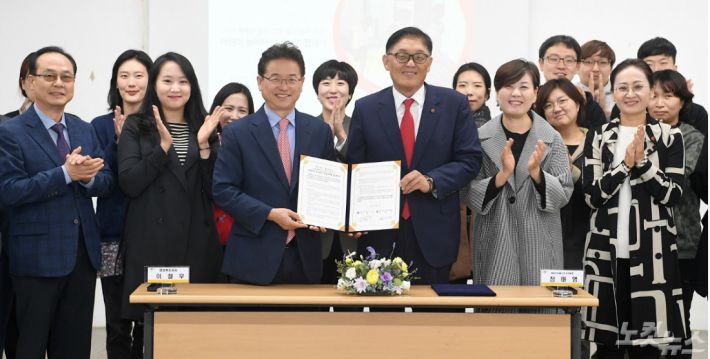 경북도는 11일 세이브칠드런과 '어린이놀이터 조성사업' 협력을 위한 업무협약을 맺었다.(경북도 제공)