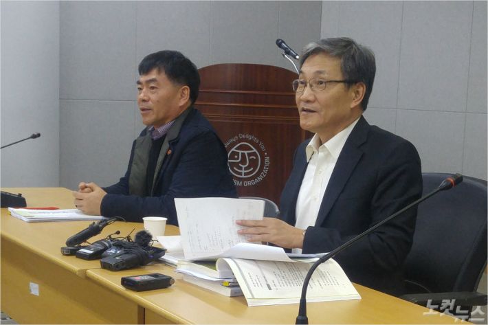 검토위원회 박찬식 부위원장(좌)과 강영진 위원장.