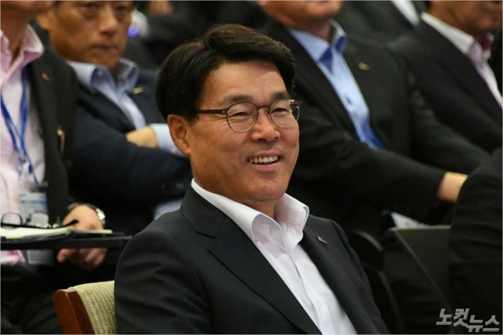 포스코 최정우 회장이 취임 100일을 맞아 열린 100대 개혁과제 발표회에 참석했다.(사진=광양제철소 제공)