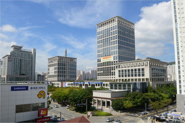 부산공무원노조가 박태수 정책특보를 비판하는 성명을 발표하면서 부산시청 내 정무라인과 공무원 조직간의 갈등이 수면위로 부상하고 있다.(=자료 사진)