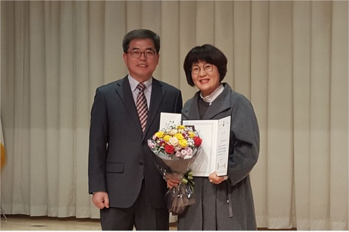 포은중앙도서관이 '2018 공공도서관 협력 업무 유공 시상식'에서 국립중앙도서관상을 수상했다(사진=포항시 제공)