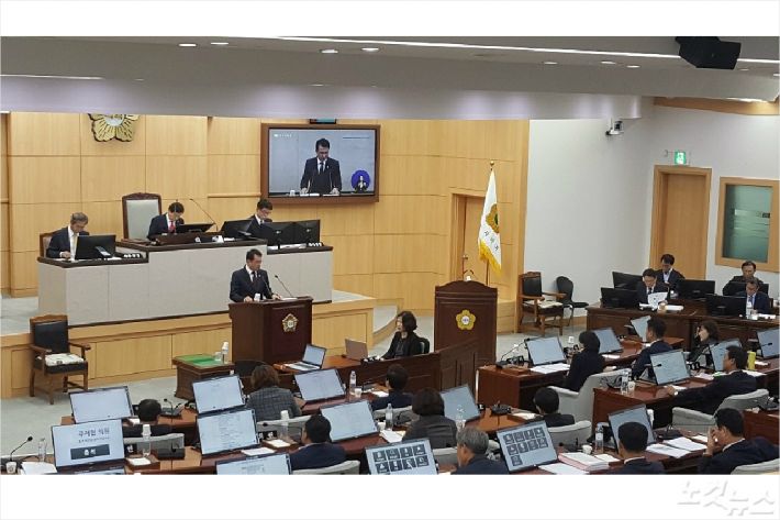 강재헌 의원이 본회의장에서 시립박물관관련 발언을 하고 있다(사진=고영호 기자)