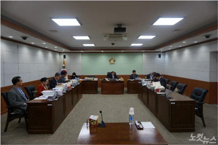 강원 동해시의회가 3일 제283회 동해시의회 제2차 정례회 예산결산특별위원회를 열고 기획감사담당관, 소통담당관, 보건소 등에 대한 2019년도 당초예산안을 심의했다.(사진=동해시의회 제공)