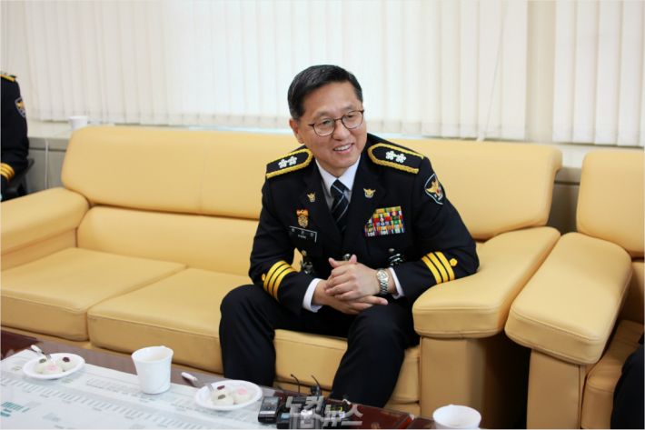 박건찬 신임 울산경찰청장이 4일 오전 취임식에 앞서 출입기자단과 간담회를 하고 있다.(사진 = 반웅규 기자)