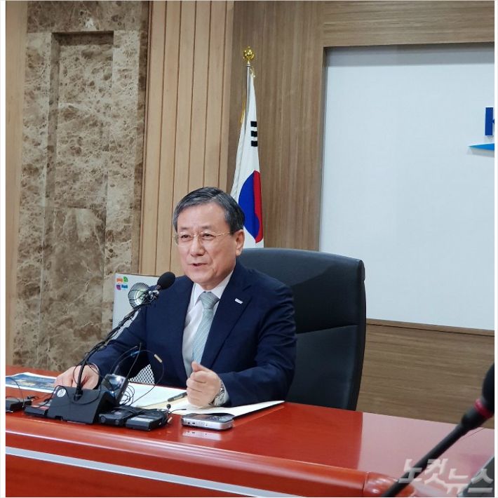 4일 기자회견서 비리의혹을 부인하는 신성철 KAIST 총장