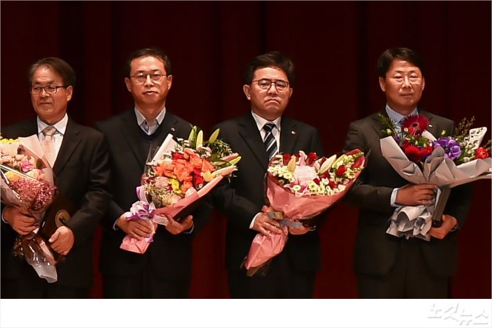 왼쪽부터 ㈜와이엔텍 대표이사 김연석, 대림산업㈜ 여수공장장 주성태(상무), 롯데케미칼㈜ 여수공장장 박현철(생산본부장/상무), GS칼텍스㈜ 여수공장장 임현호(설비안전공장장/전무)(사진=여수시)