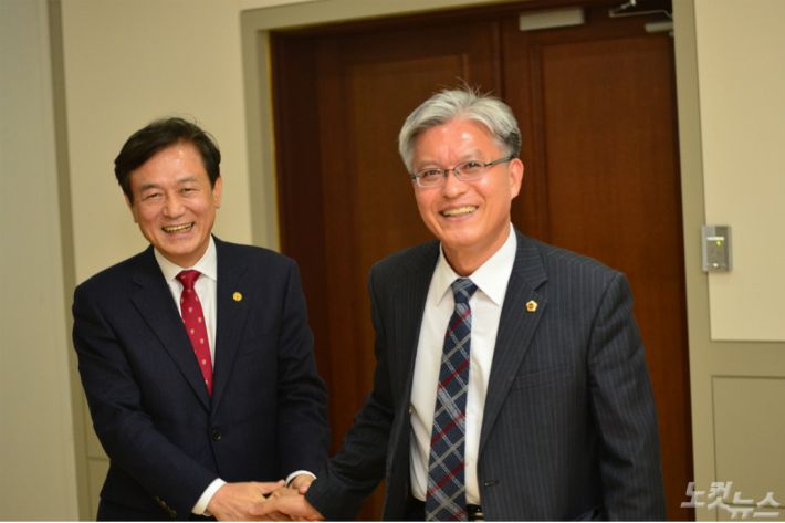 김병우 교육감과 장선배 도의장