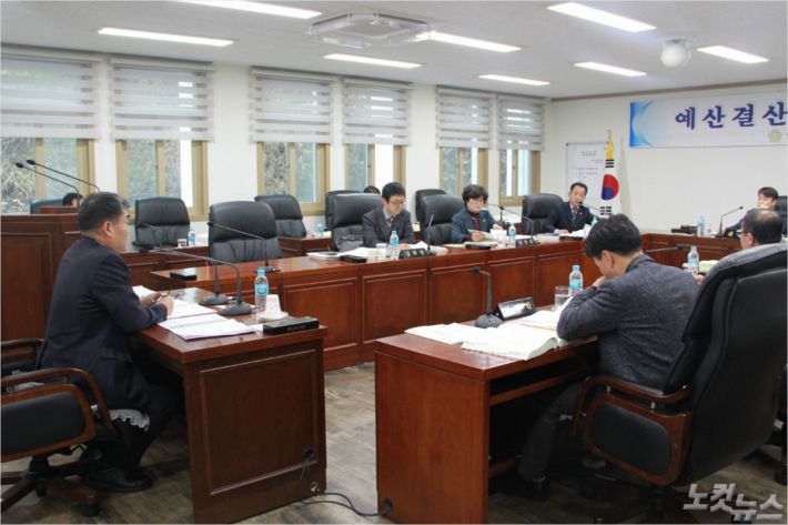강원 삼척시의회는 6일 제206회 2차 정례회를 열고 2018년도 세입세출예산안과 기금운영계획안을 심사했다. (사진=삼척시의회 제공)