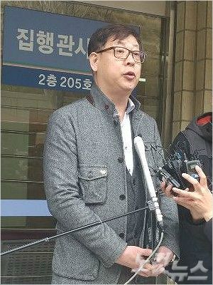 첫 공판 이후 입장을 밝히는 故 윤창호씨 아버지 윤기현씨. (사진=송호재 기자)