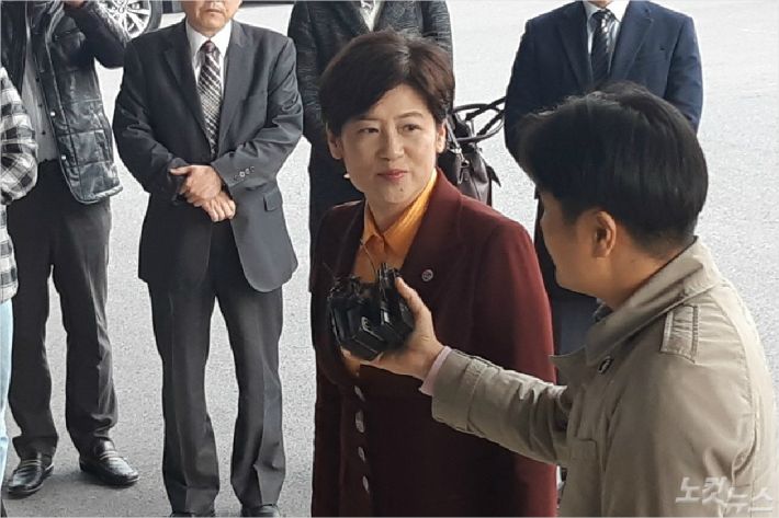 지난달 27일 검찰 소환에 출석한 강은희 대구시교육감.