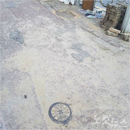 15일 소방당국이 소화전 제수변(수문 밸브)을 잠그려다 실수로 상수도 제수변을 잠가 인근 지역 주민들이 불편을 겪었다. (사진=전북소방본부 제공)