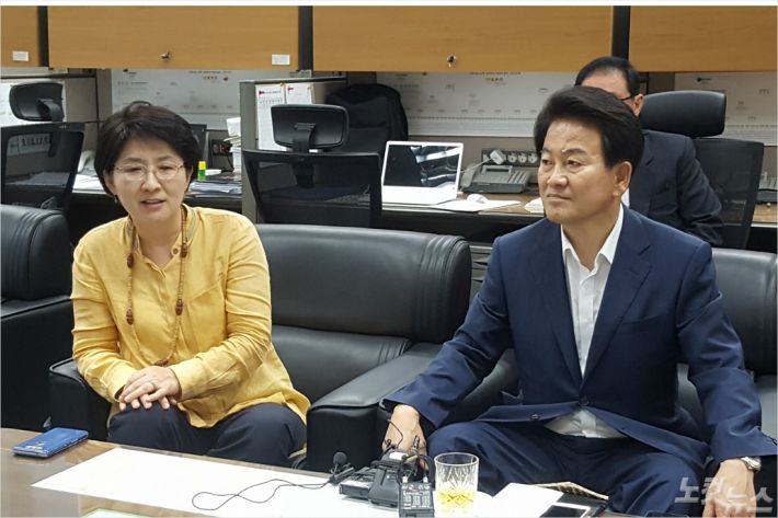 14일 정동영 민주평화당 대표와 박주현 최고위원이 기자간담회를 하고 있다(사진=김용완 기자)