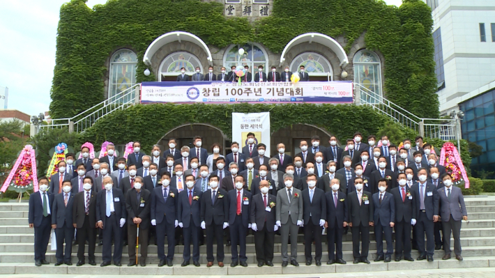 예장통합 경안노회남선교회연합회가 창립100주년을 맞아 안동교회에서 감사예배 및 기념식과 기념동판 제막식을 가졌다.