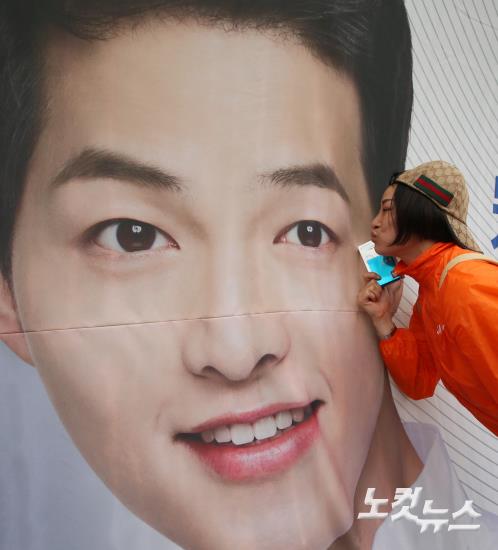 중마이 포상관광단, 반포한강공원서 삼계탕 파티