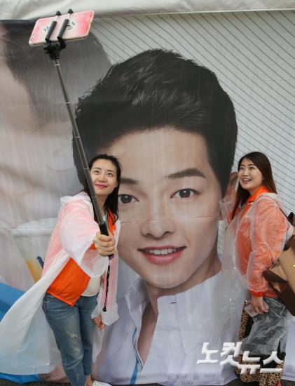 중마이 포상관광단, 반포한강공원서 삼계탕 파티