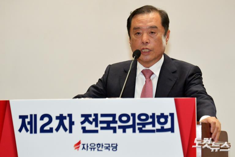 자유한국당 전국위원회, 김병준 신임 비대위원장 추인