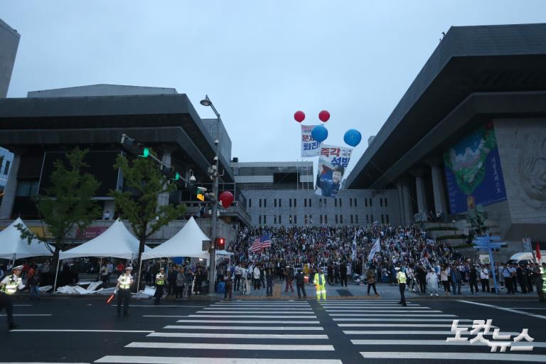 우리공화당, 광화문 광장 천막 자진 철거