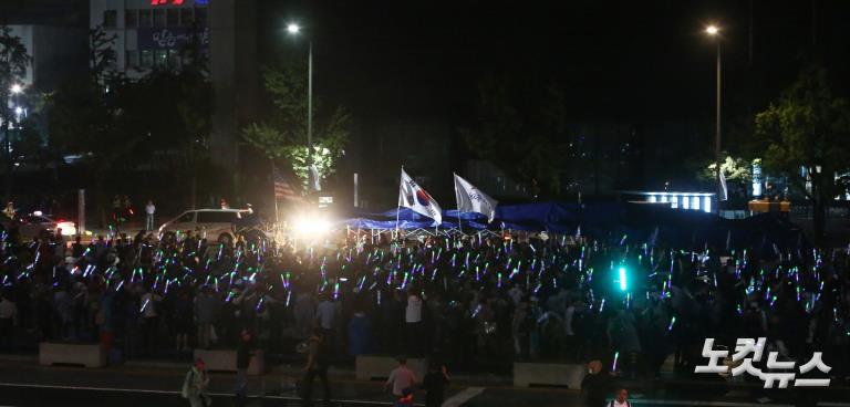 우리공화당, 광화문 광장 천막 자진 철거