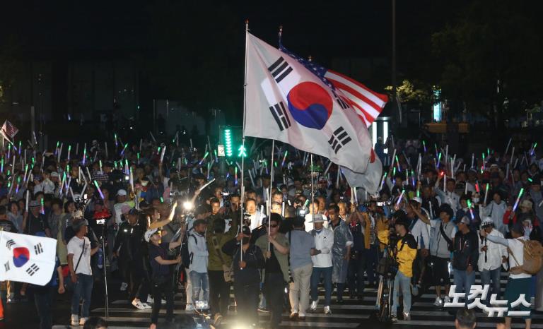 우리공화당, 광화문 광장 천막 자진 철거