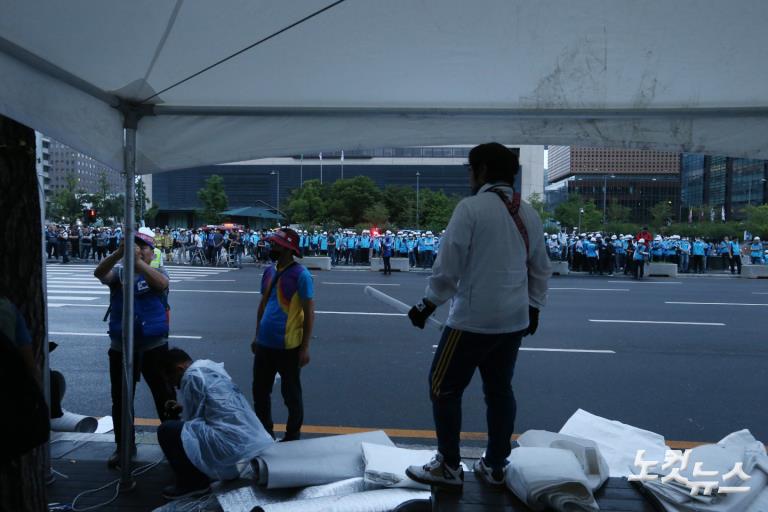 우리공화당, 광화문 광장 천막 자진 철거