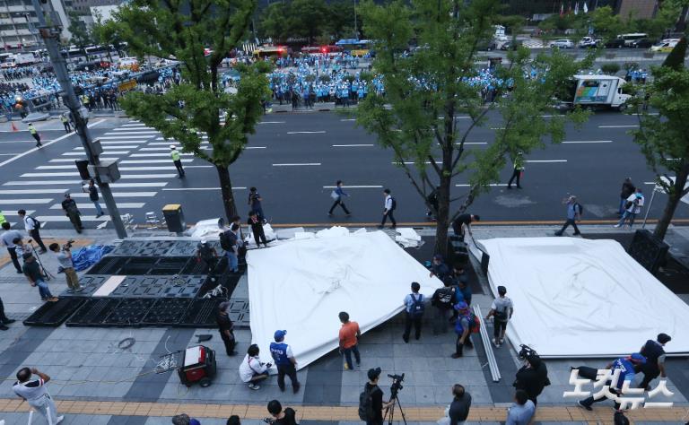 우리공화당, 광화문 광장 천막 자진 철거