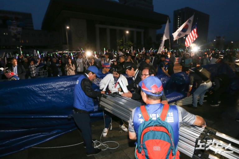 우리공화당, 광화문 광장 천막 자진 철거
