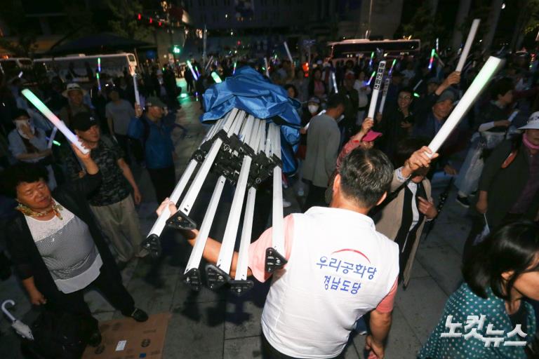 우리공화당, 광화문 광장 천막 자진 철거