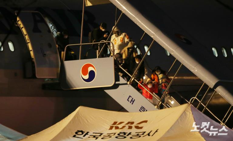 중국 국적 가족 포함, 우한 교민들 김포 도착