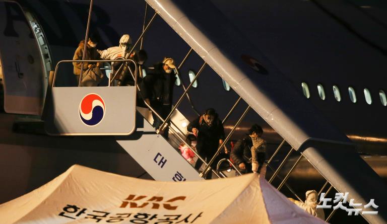 중국 국적 가족 포함, 우한 교민들 김포 도착