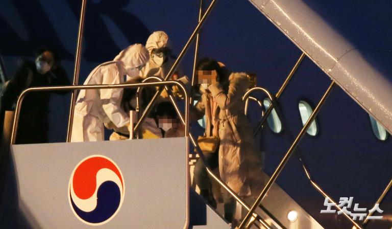 중국 국적 가족 포함, 우한 교민들 김포 도착