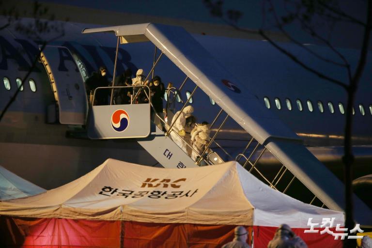 중국 국적 가족 포함, 우한 교민들 김포 도착