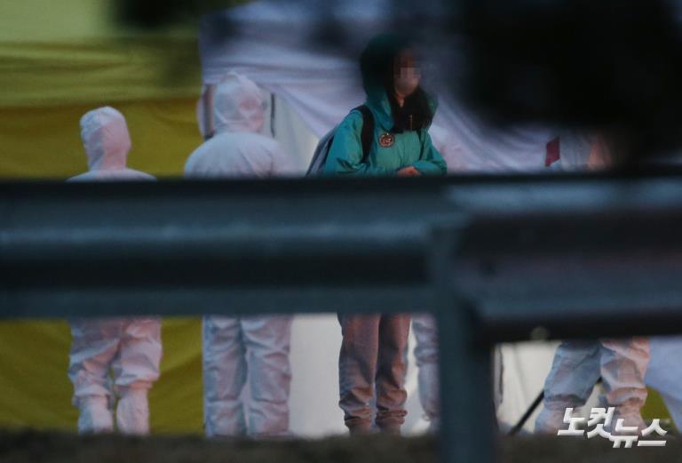 중국 국적 가족 포함, 우한 교민들 김포 도착