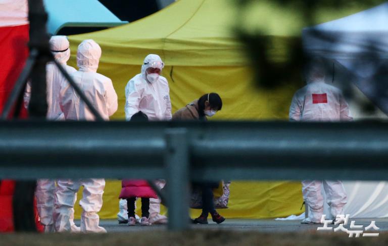 중국 국적 가족 포함, 우한 교민들 김포 도착