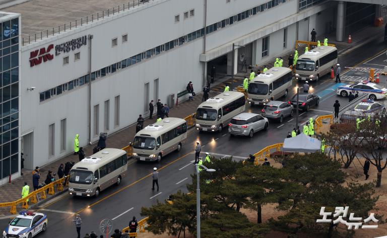 중국 국적 가족 포함, 우한 교민들 김포 도착