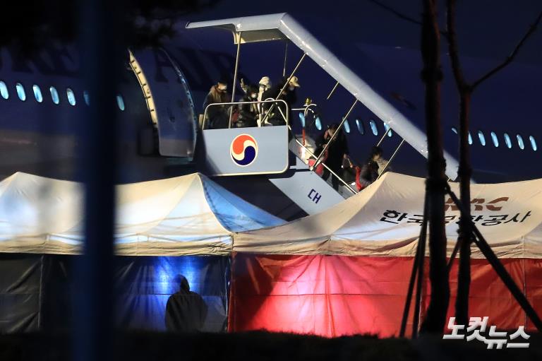 중국 국적 가족 포함, 우한 교민들 김포 도착