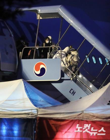 중국 국적 가족 포함, 우한 교민들 김포 도착