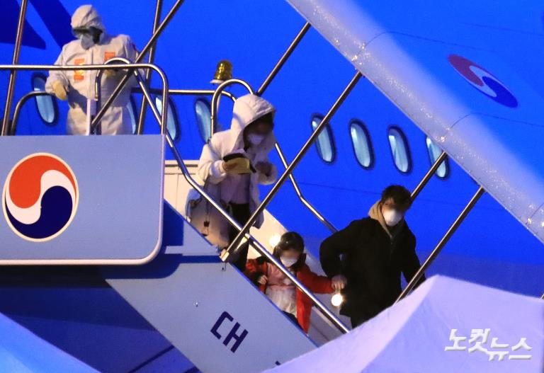 중국 국적 가족 포함, 우한 교민들 김포 도착