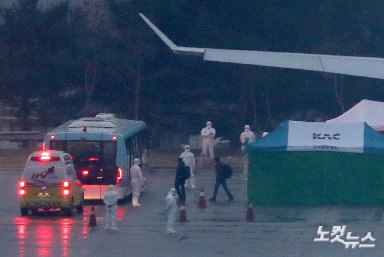 중국 국적 가족 포함, 우한 교민들 김포 도착