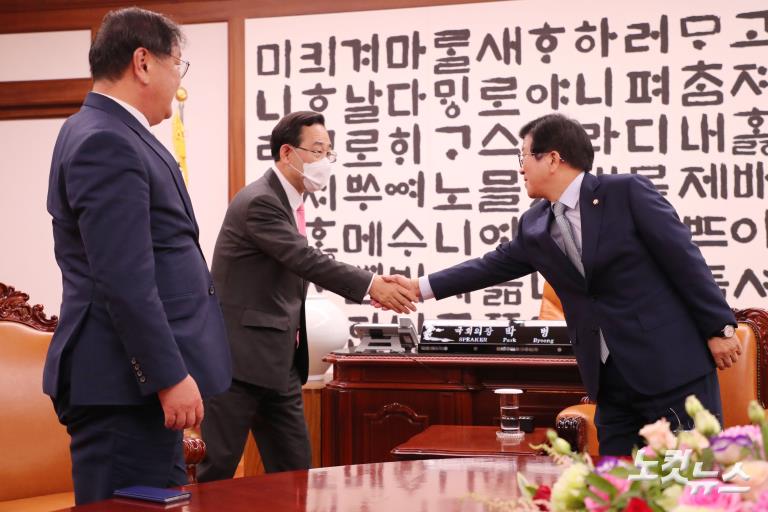 박병석 국회의장, 여야 원내대표와 회동