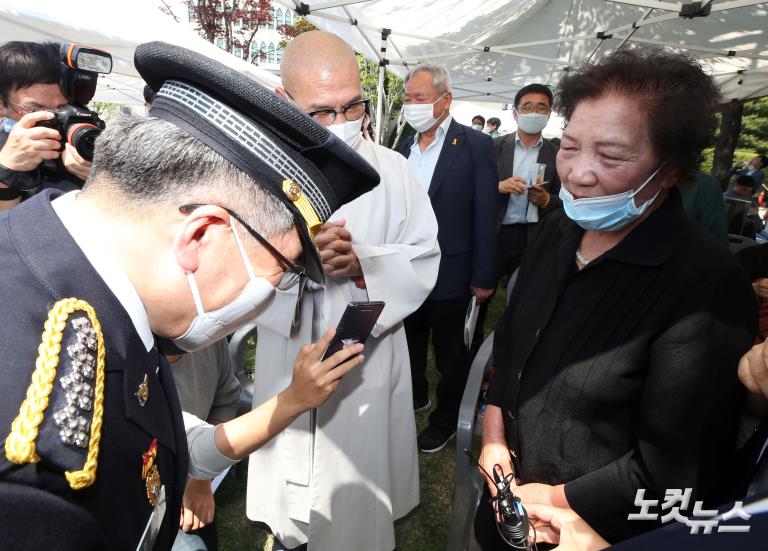 이한열 어머니 찾아간 경찰청장