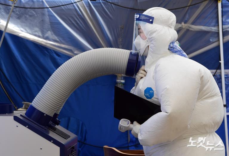 더위와 사투 벌이는 의료진