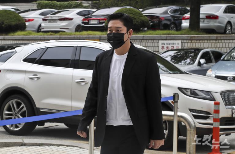 '故구하라 폭행·협박' 최종범, 징역 1년 선고