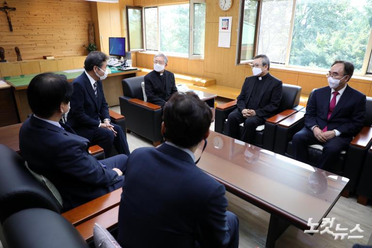 이낙연 민주당 대표, 한국천주교주교회의 예방