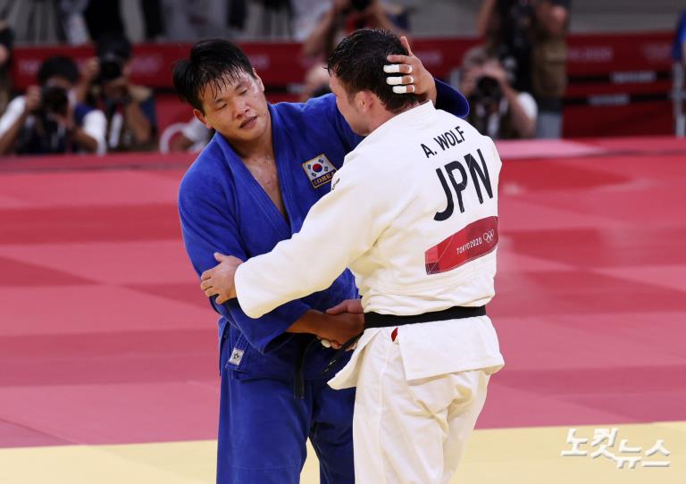 조구함, 韓 유도 첫 은메달…연장 접전 끝 석패