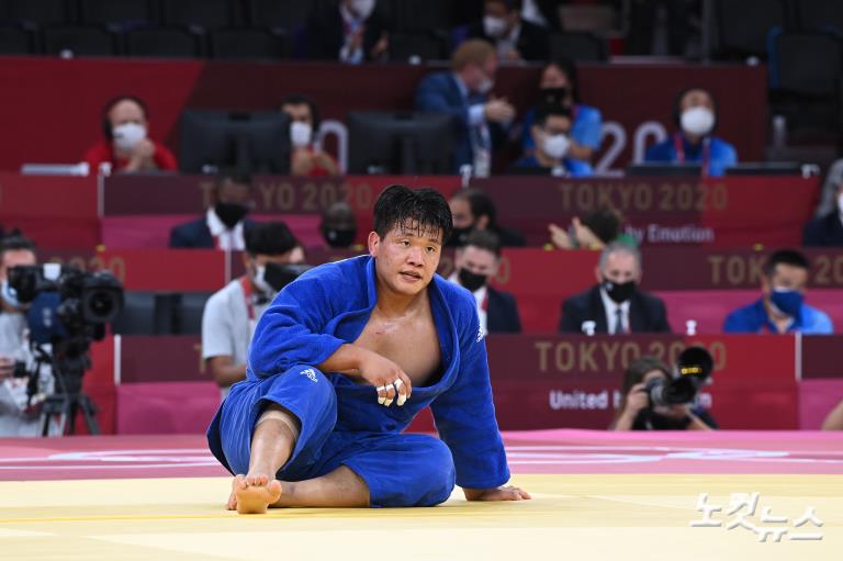 조구함, 韓 유도 첫 은메달…연장 접전 끝 석패