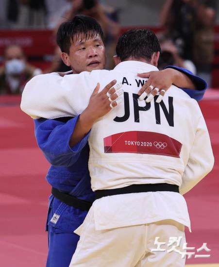 조구함, 韓 유도 첫 은메달…연장 접전 끝 석패