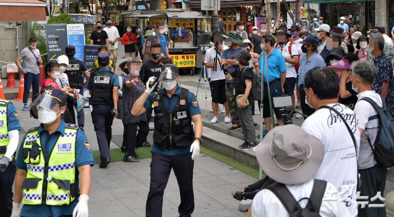 광화문 차단에 보수단체 장소 바꿔 '우르르'