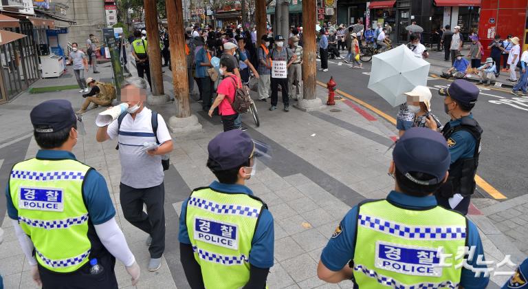 광화문 차단에 보수단체 장소 바꿔 '우르르'